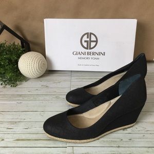 GIANI BERNINI Black Close Toe Wedge Shoe